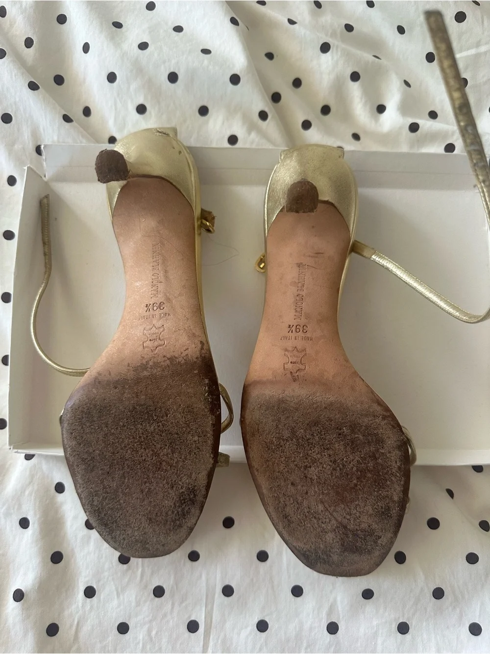 Gold manolos